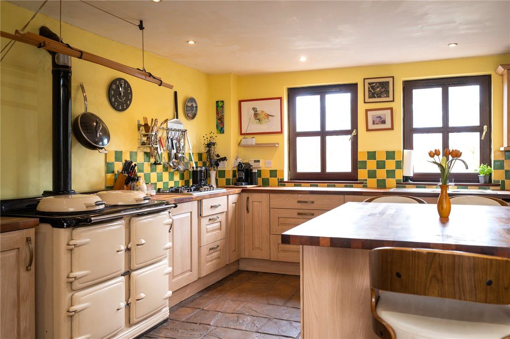 Property photo 3 of 28 Kitchen