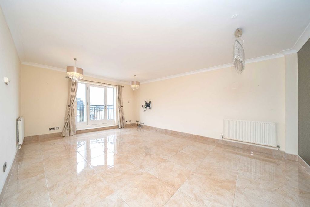 Property photo 3 of 5