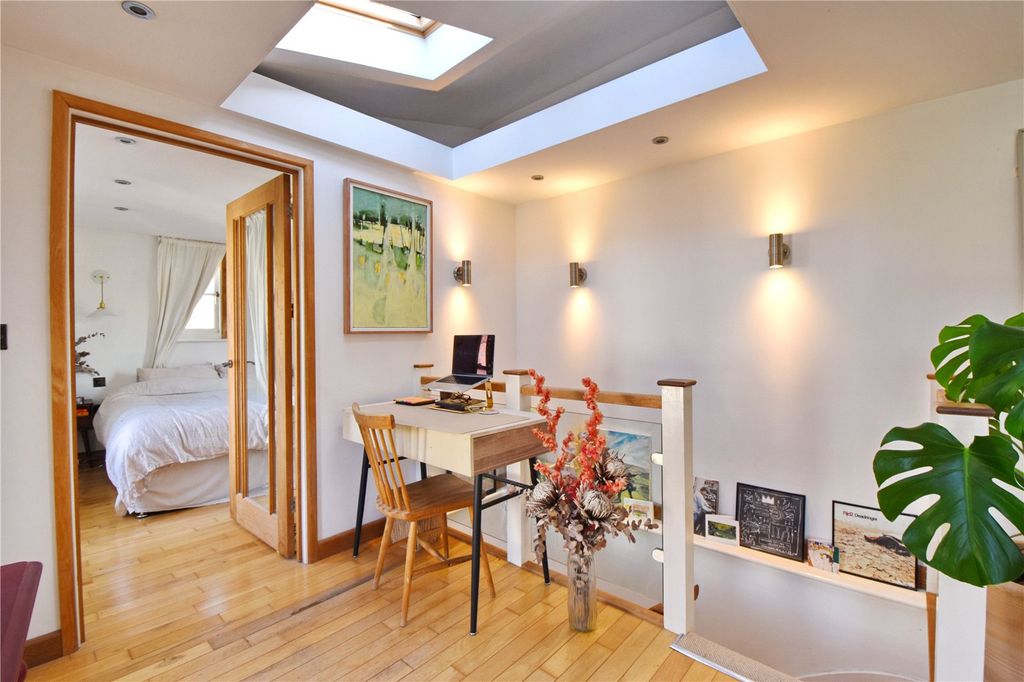 Property photo 2 of 18 Picture No. 17