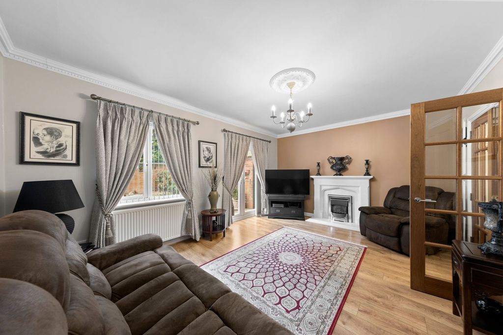 Property photo 2 of 27