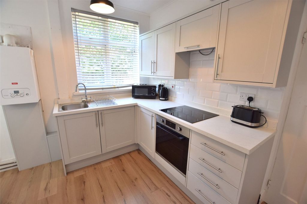 Property photo 2 of 6 Kitchen