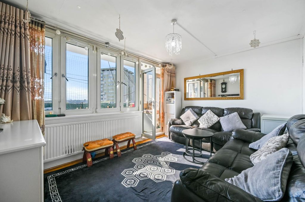 Property photo 3 of 11