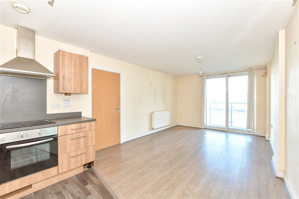 Property photo 3 of 7 Lounge/Kitchen