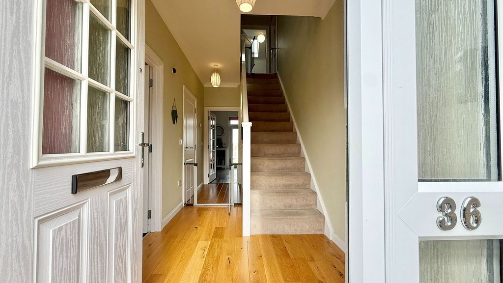 Property photo 2 of 34