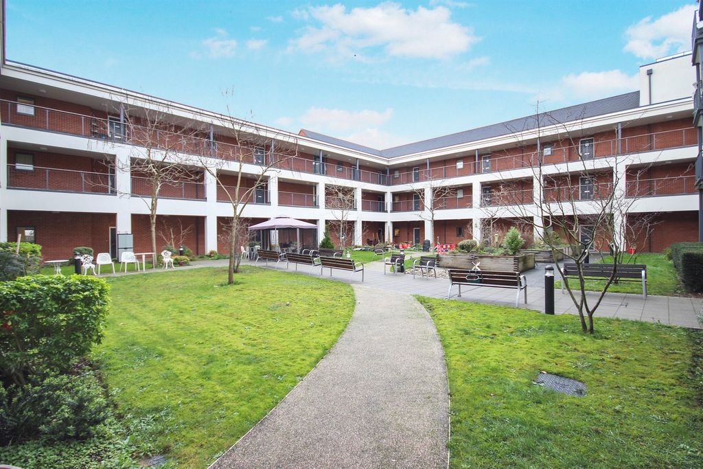 Property photo 1 of 17