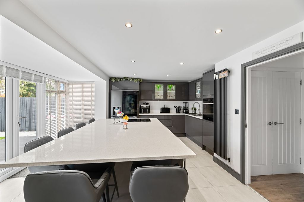Property photo 2 of 25 Kitchen/Dining Room