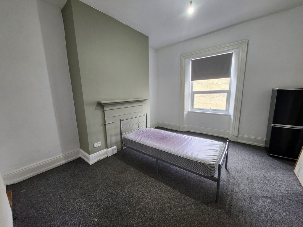 Property photo 1 of 6 113 Little Horton Lane, Bradford, Bd5 0Bu