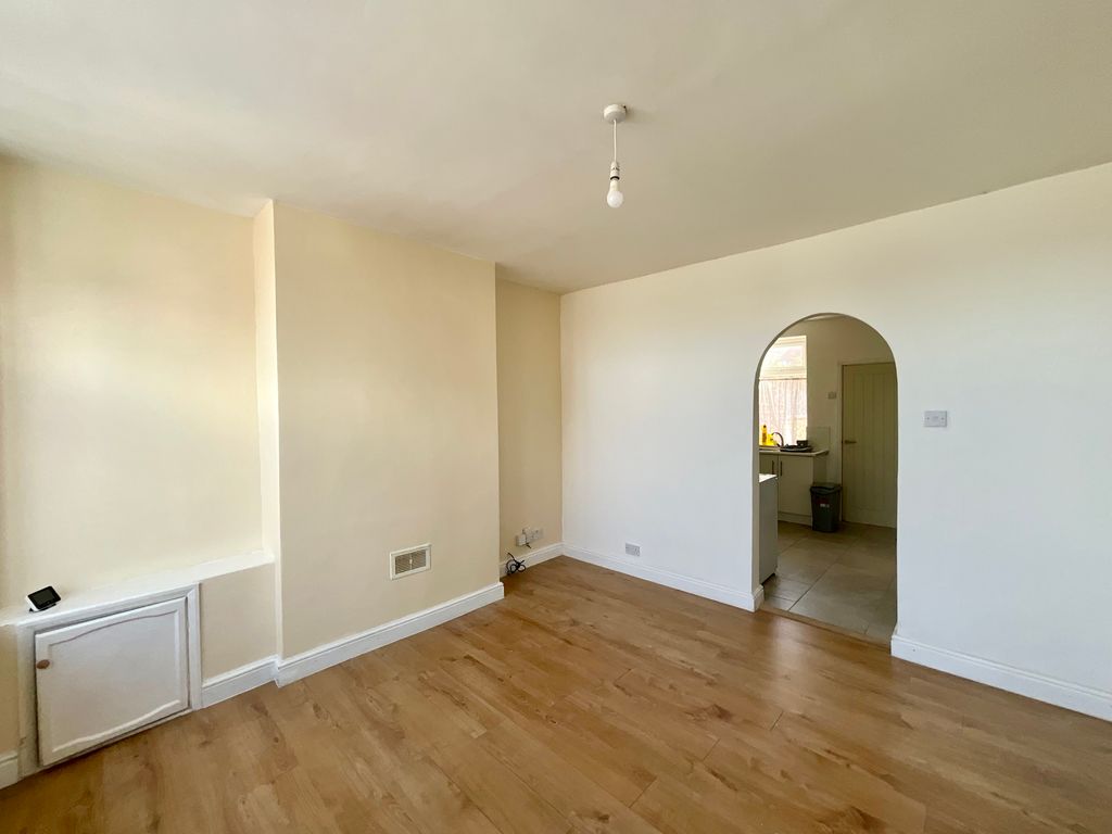 Property photo 3 of 11 Img_1874