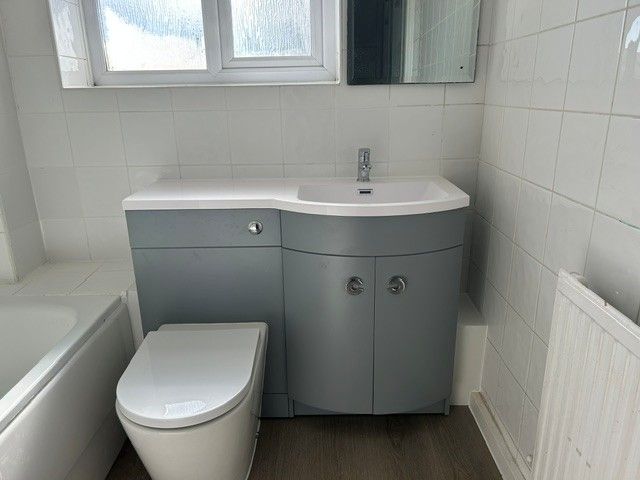 Property photo 3 of 7 Bathroom