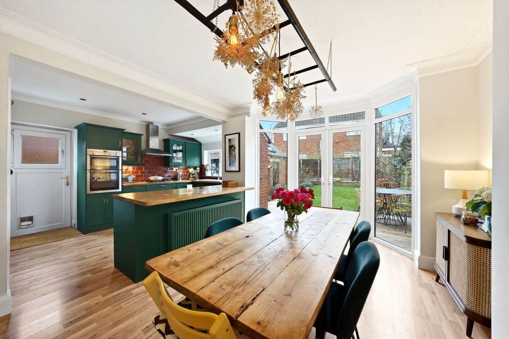 Property photo 2 of 27