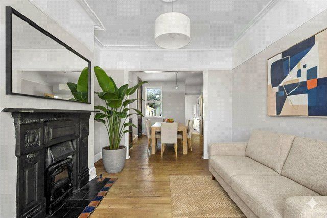 Property photo 3 of 18 Reception