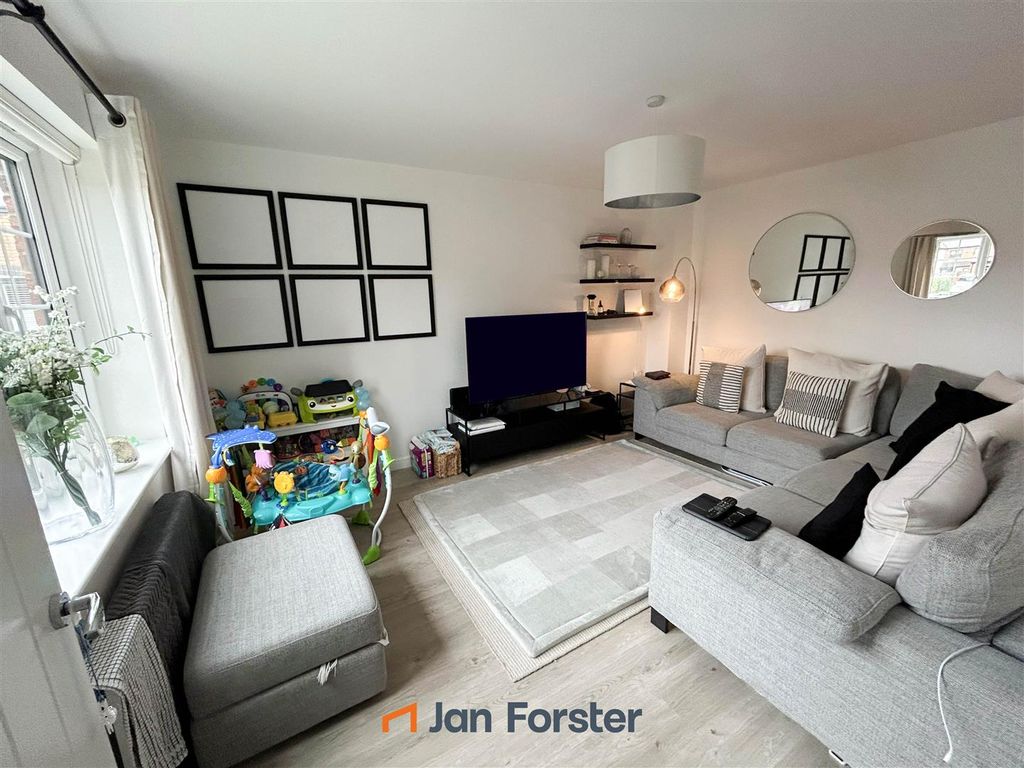 Property photo 2 of 9 Lounge