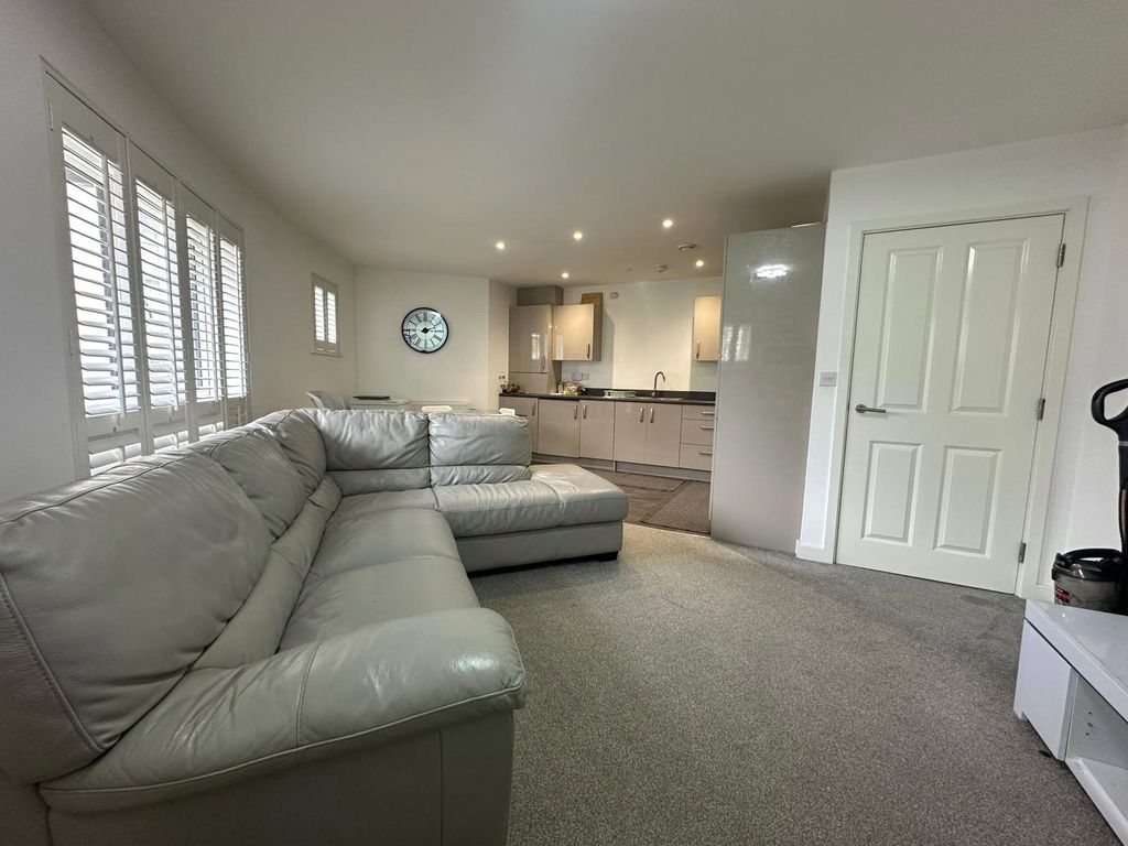 Property photo 2 of 12 Picture No. 11