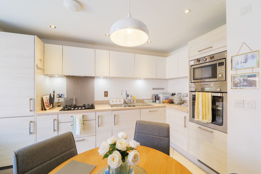 Property photo 3 of 15 5236878