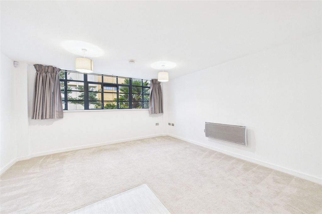 Property photo 3 of 3 Picture No. 15