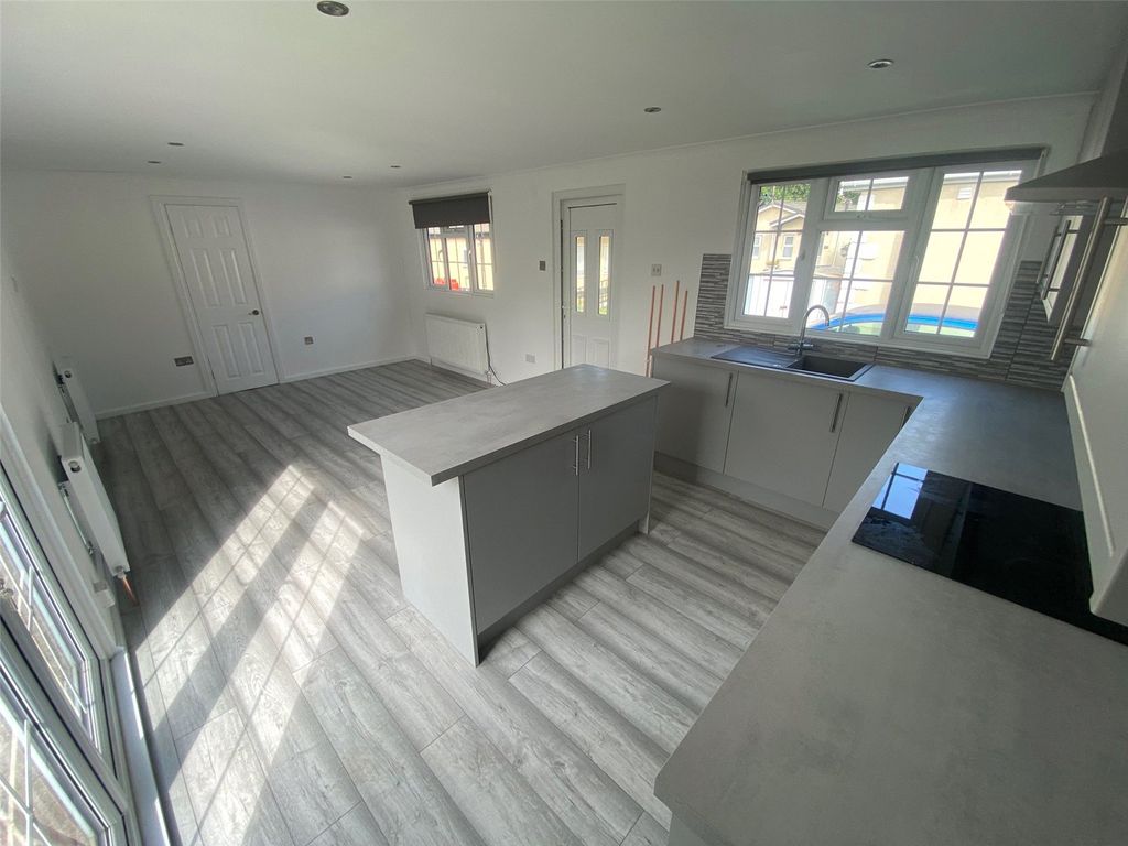 Property photo 2 of 8 Picture No. 03