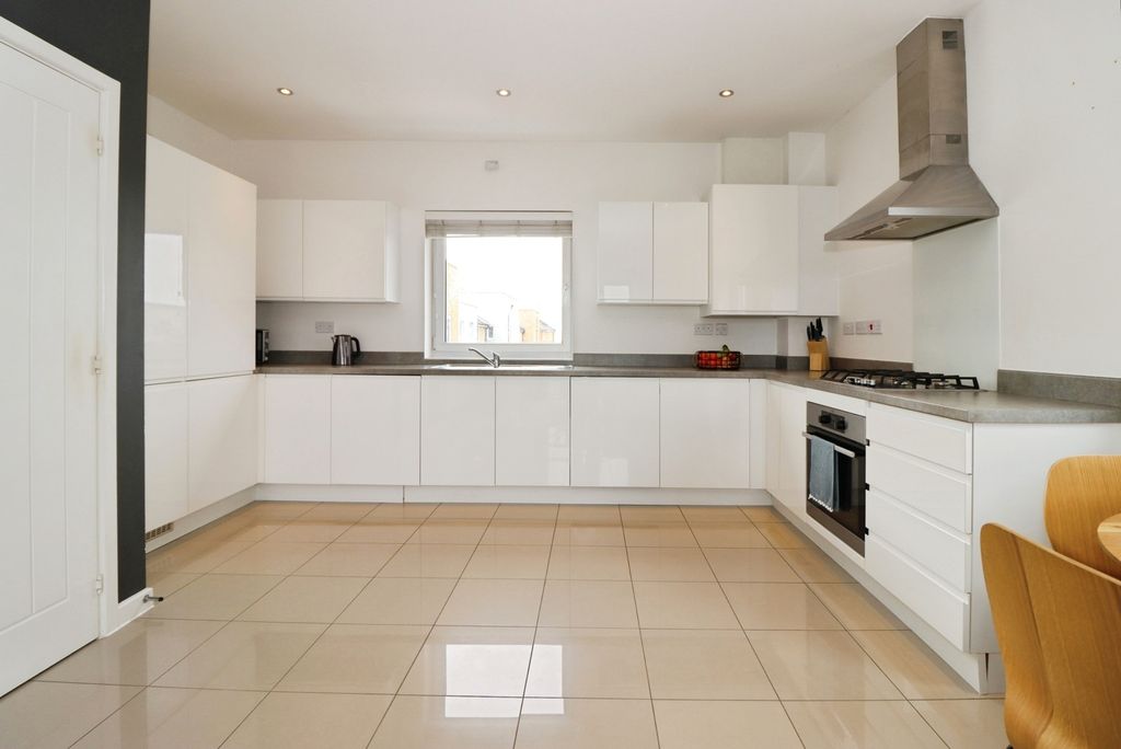 Property photo 3 of 11 Pbox-Img.Jpg