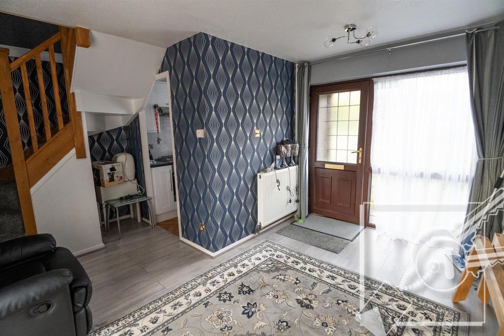 Property photo 3 of 17 Lounge