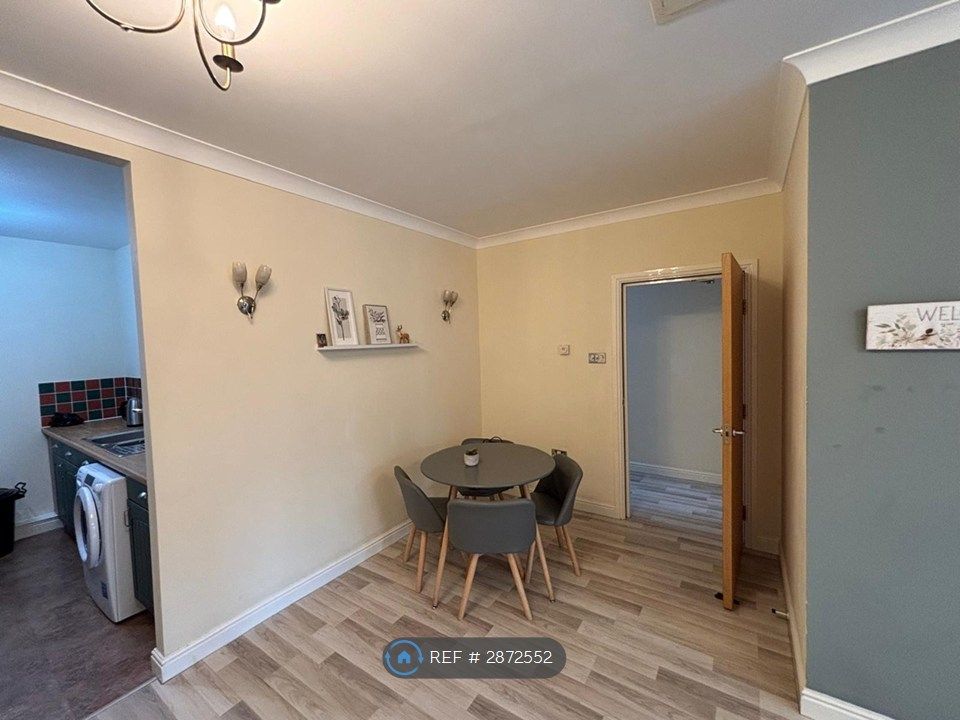 Property photo 3 of 8 Dinner Area