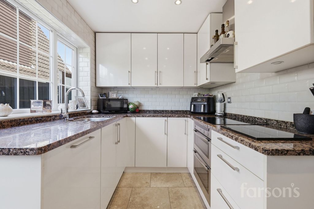 Property photo 2 of 33