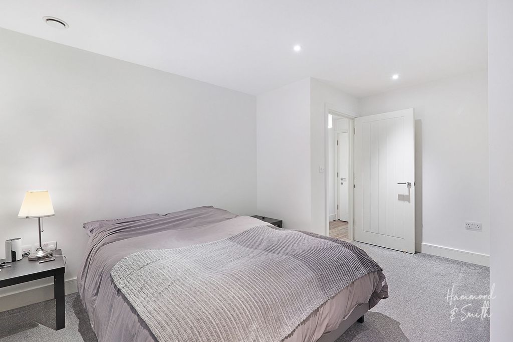 Additional image 9 of 2 bed flat for saleHemnall Street, Epping CM16
