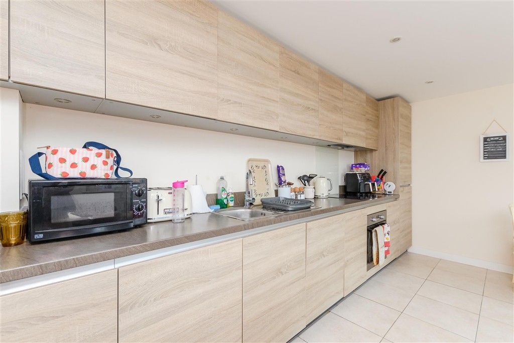 Property photo 3 of 8 Kitchen/Lounge/Diner