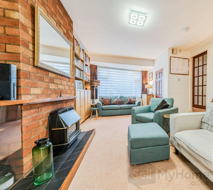 Property photo 3 of 15 Lounge