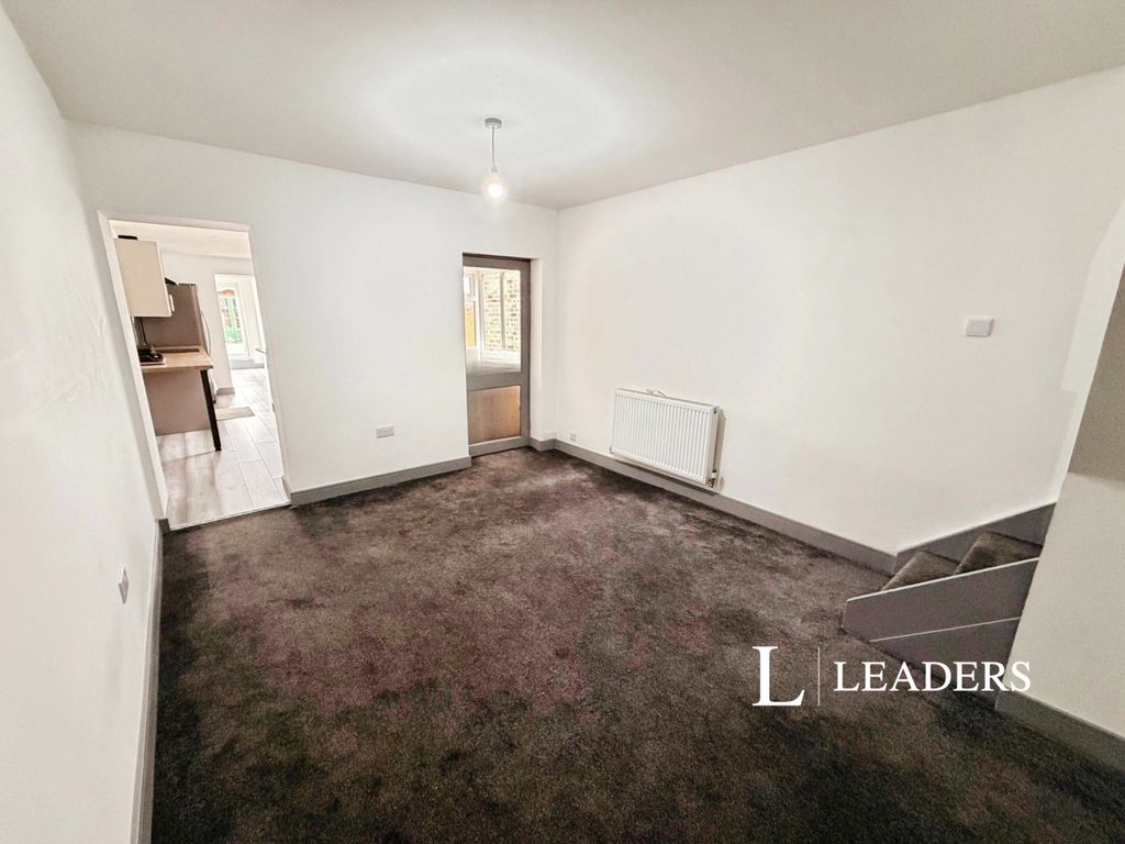 Property photo 3 of 16 Pbox-Img.Jpg