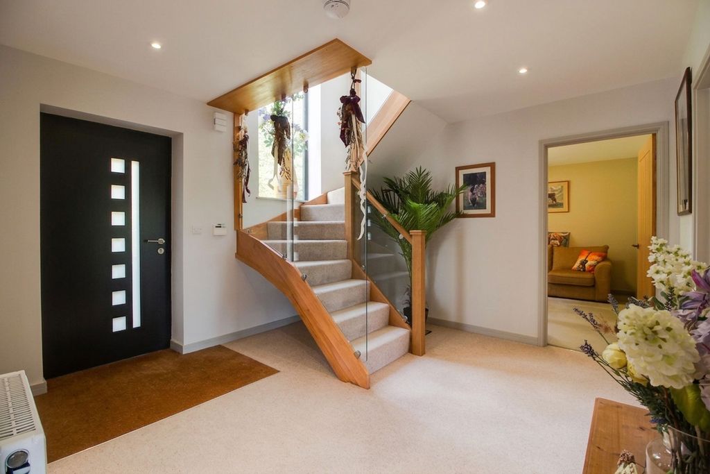 Property photo 2 of 39