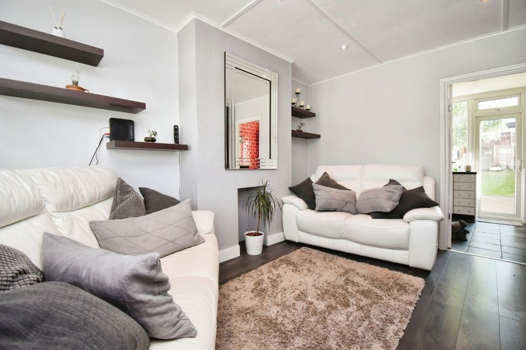 Property photo 2 of 8 Reception