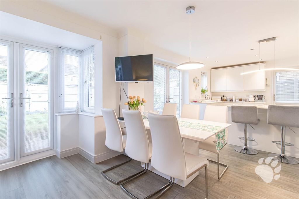 Property photo 2 of 28 Kitchen/Diner