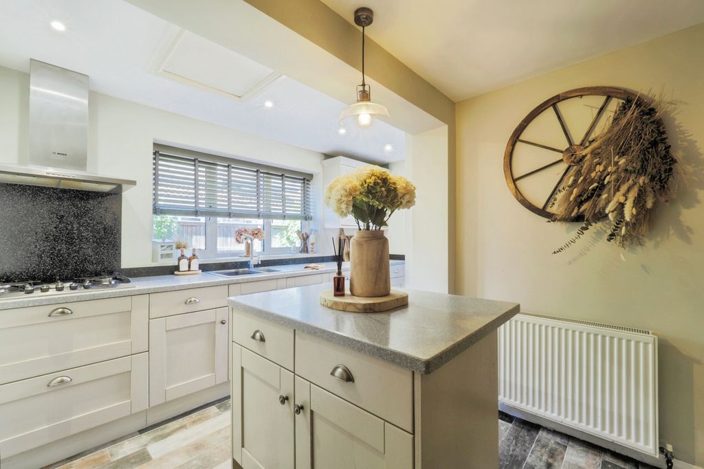 Property photo 3 of 20 56Highstreetbeckinghamdoncasterdn104Pe-009