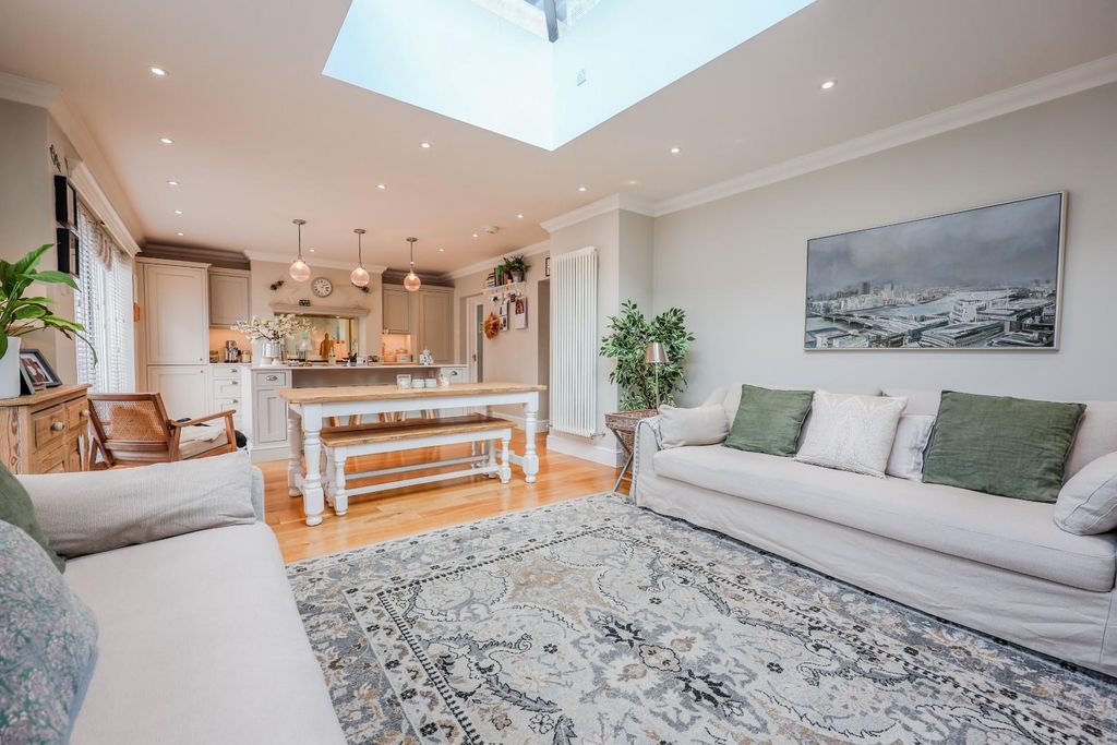 Property photo 2 of 39