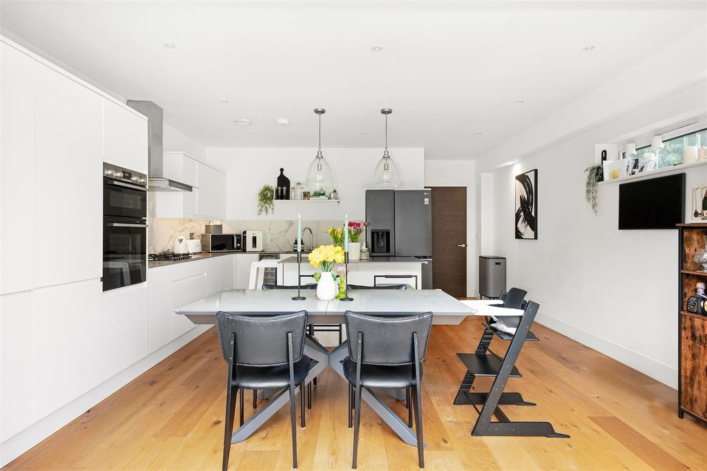 Property photo 3 of 15 Kitchen/Dining Room