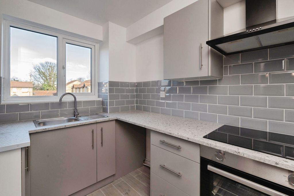 Property photo 2 of 17 Picture