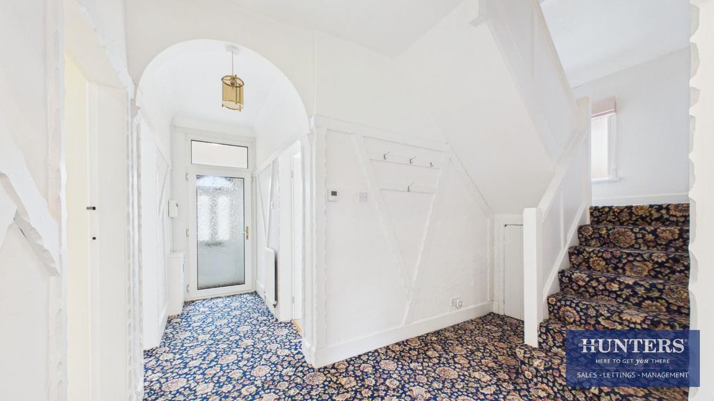 Property photo 2 of 19 Hallway