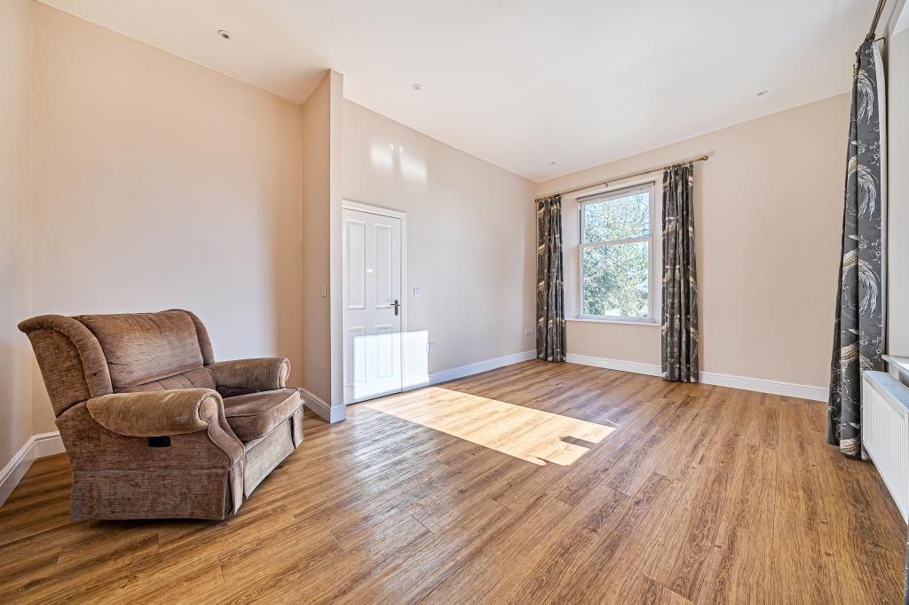 Property photo 1 of 21 Living Room