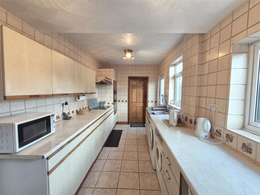 Property photo 3 of 13 Kitchen