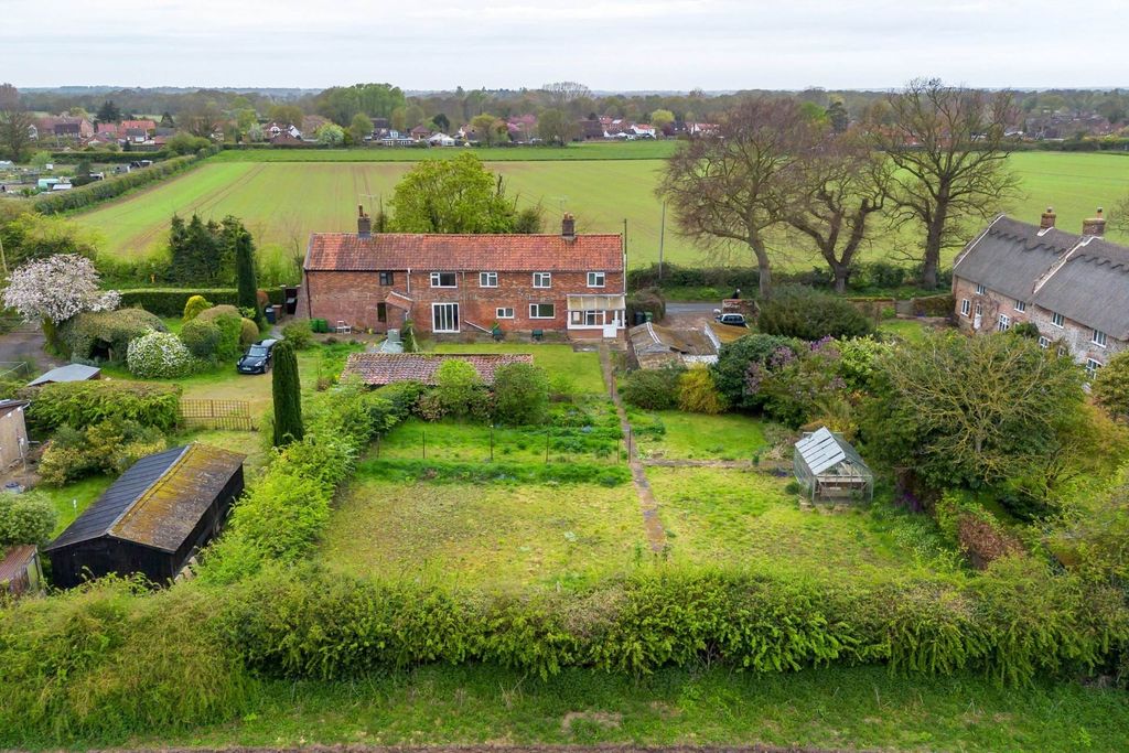 Property photo 2 of 32