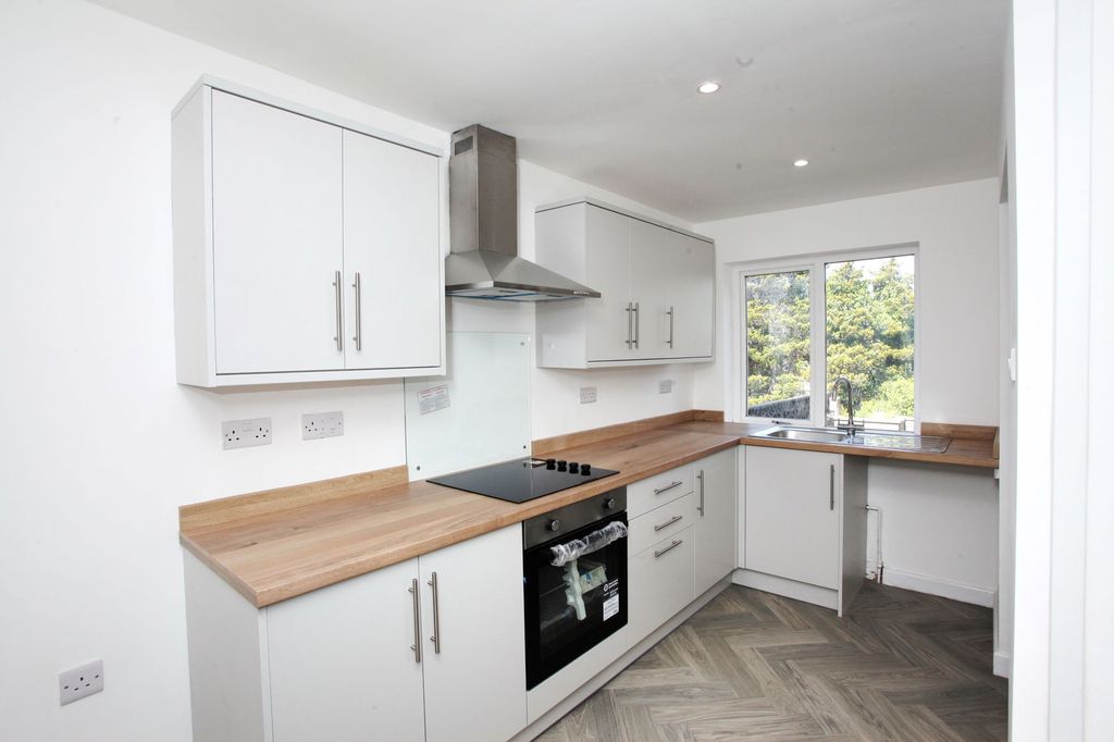 Property photo 1 of 31