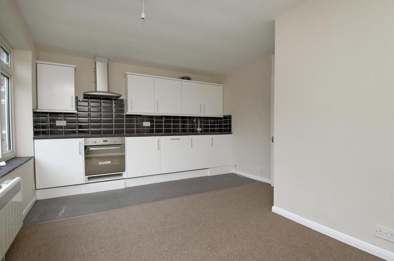Property photo 3 of 7 Kitchen