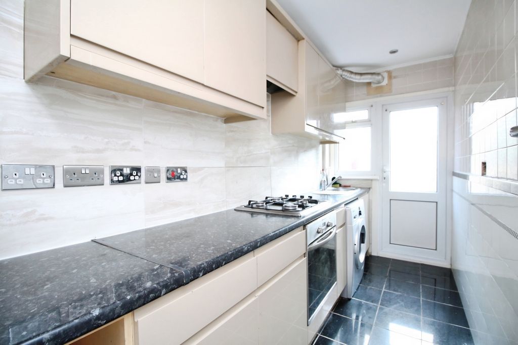 Property photo 2 of 7 ee90097E-3