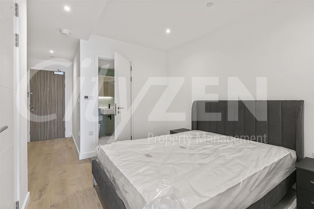 Property photo 3 of 32 Bedroom Area