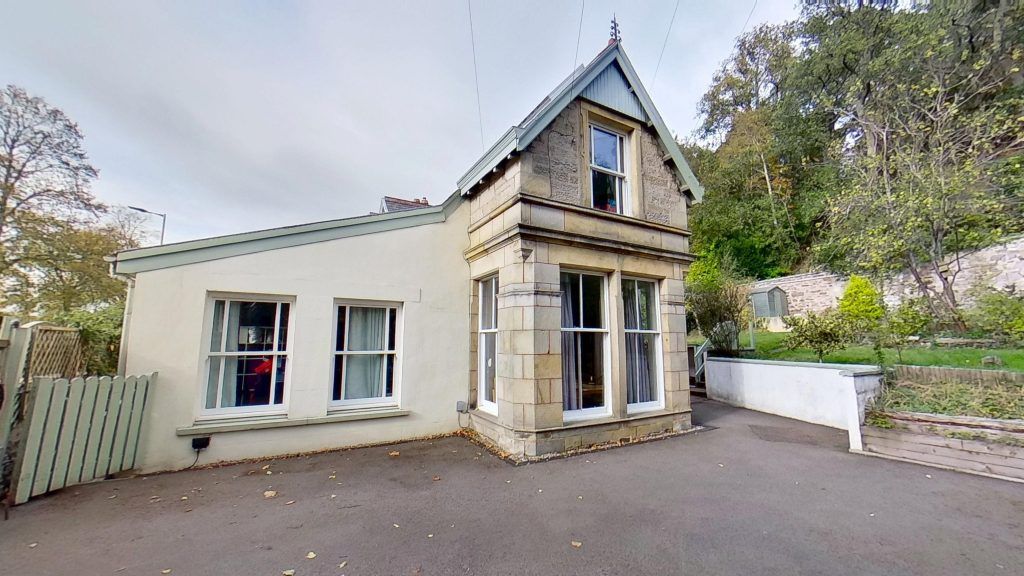 Property photo 2 of 18