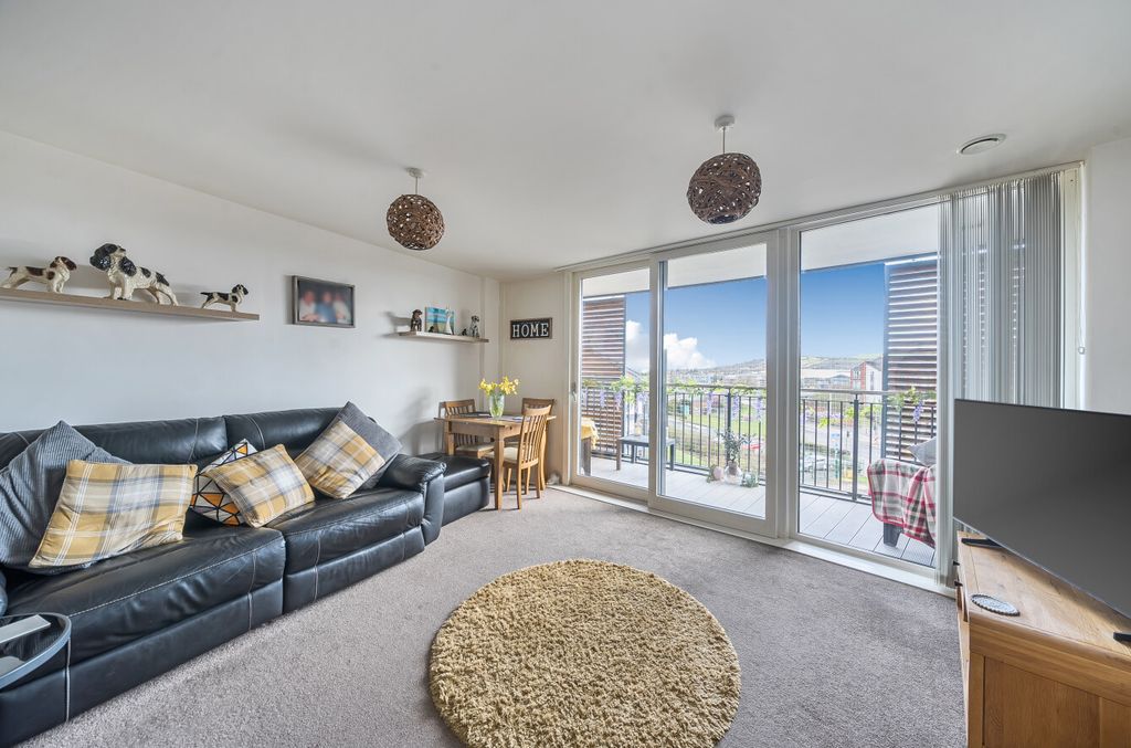 Property photo 3 of 13 1424863-8-69B14Db...