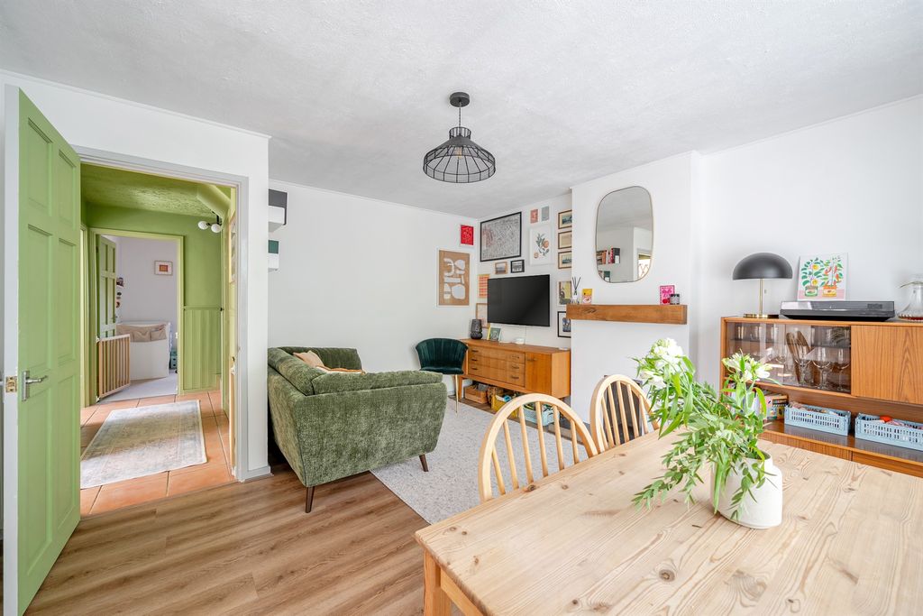 Property photo 3 of 18