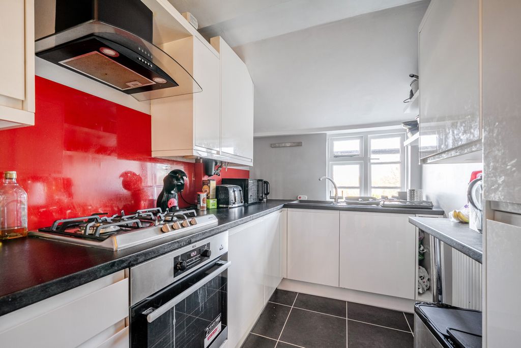 Property photo 2 of 12 Kitchen