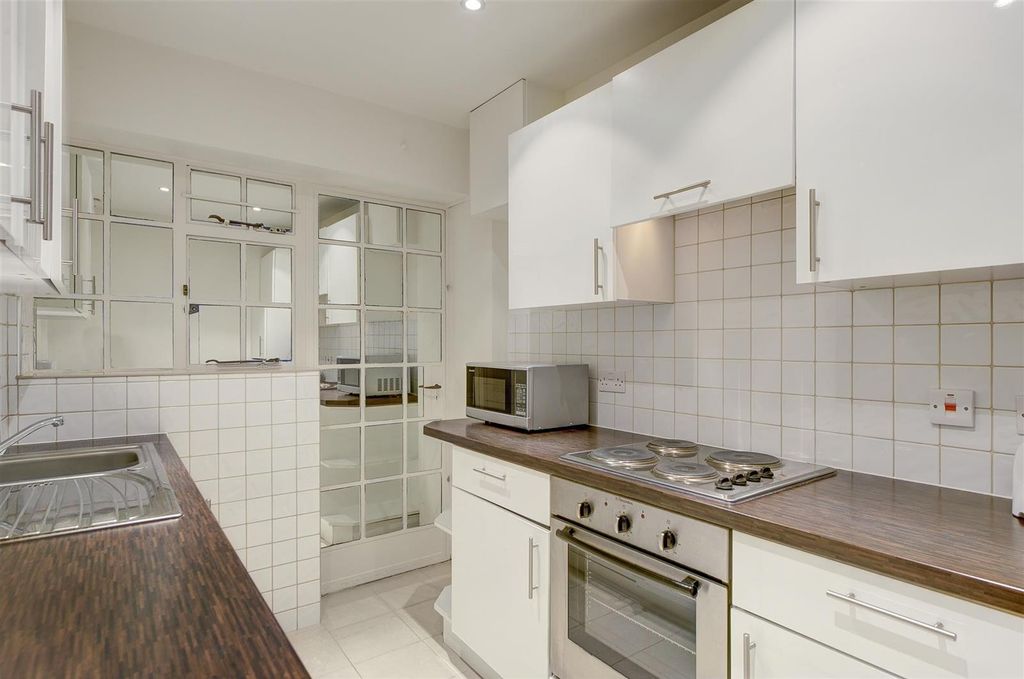 Property photo 3 of 7 Kitchen