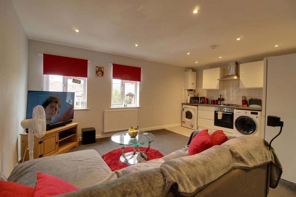 Property photo 2 of 8 Img_9868-Img_9870.Jpg