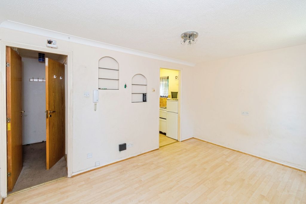 Property photo 3 of 10 Photo